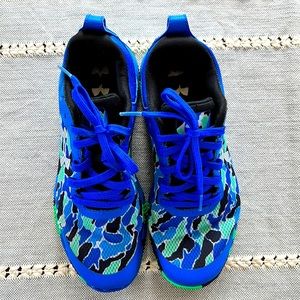 Boys Under Armour MainShock (size 6)